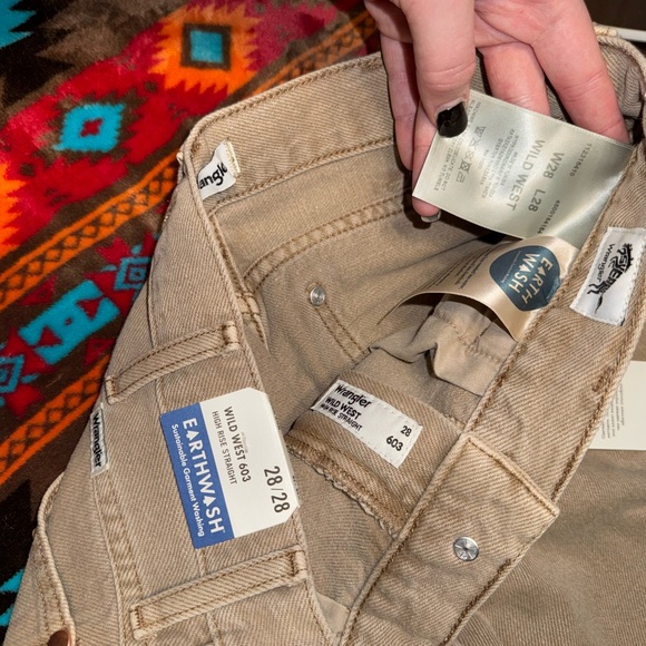 women’s tan wrangler jeans NWT - Picture 3 of 3
